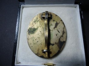 WWII GERMAN GOLD WOUND BADGE IN CASE image 2