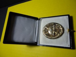 WWII GERMAN GOLD WOUND BADGE IN CASE image 8