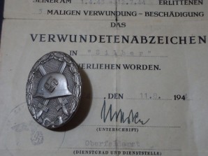 WWII GERMAN SILVER WOUND BADGE & DOCUMENT L/22 image 1