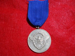 NAZI POLICE 8 YR SERVICE MEDAL image 1