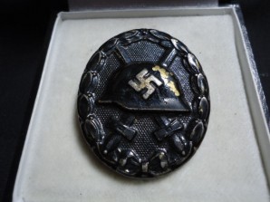 WWII German Wound Badge Black image 1