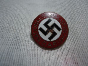 NSDAP MEMBER PIN (OPAQUE) M1/63 image 1