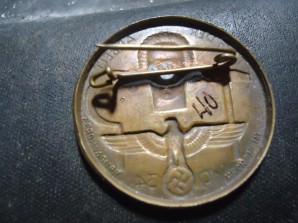 1934 TAG DER ARBEIT BADGE image 2