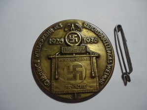 1926-1936 REICHSPARTEITAG WEIMAR BADGE image 1