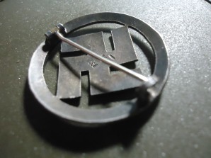 SWASTIKA BROOCH SILVER 830 image 2