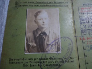 Bleibenausweis Hitler Youth ID Card – 15 yr old image 3