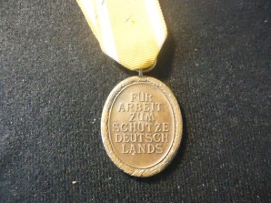 German West Wall Medal Early Bronze image 2