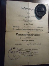 WW2 German Wound Badge & Document image 1