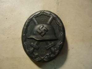 WW2 German Wound Badge & Document image 2