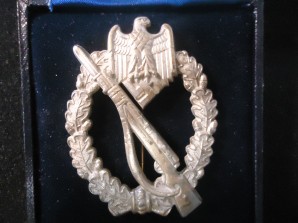 INFANTRY ASSAULT BADGE STEINHAUER & LUCK image 1