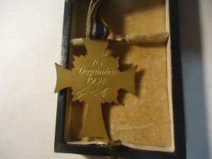 German Mothers Cross of Honor Gold Cased image 3