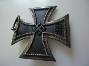 WW2 IRON CROSS 2ND CL. MINT image 3