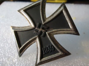 WW2 IRON CROSS 1ST CLASS, MARKED 20 image 3