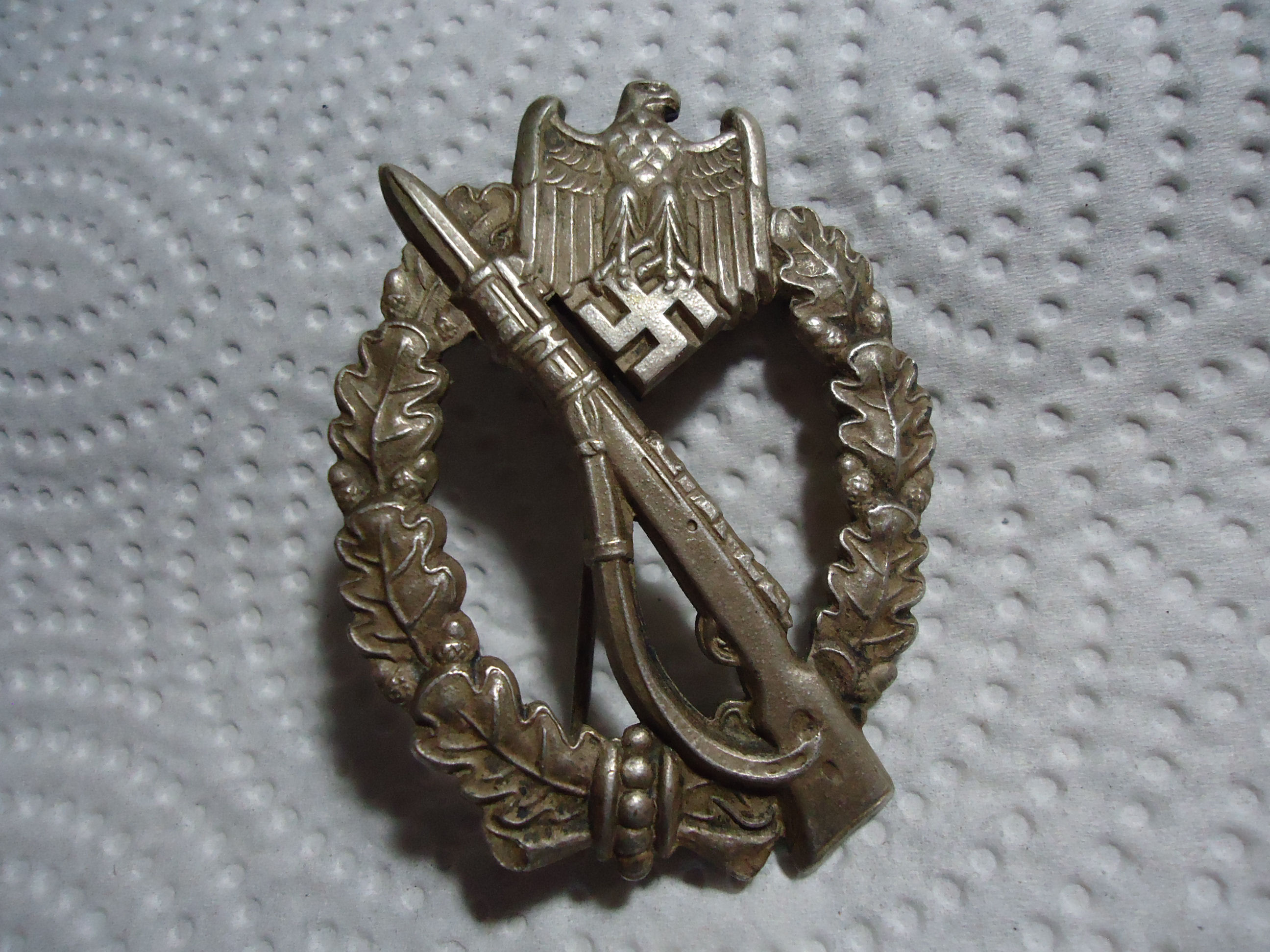 INFANTRY ASSAULT BADGE – SILVER | SJS Militaria